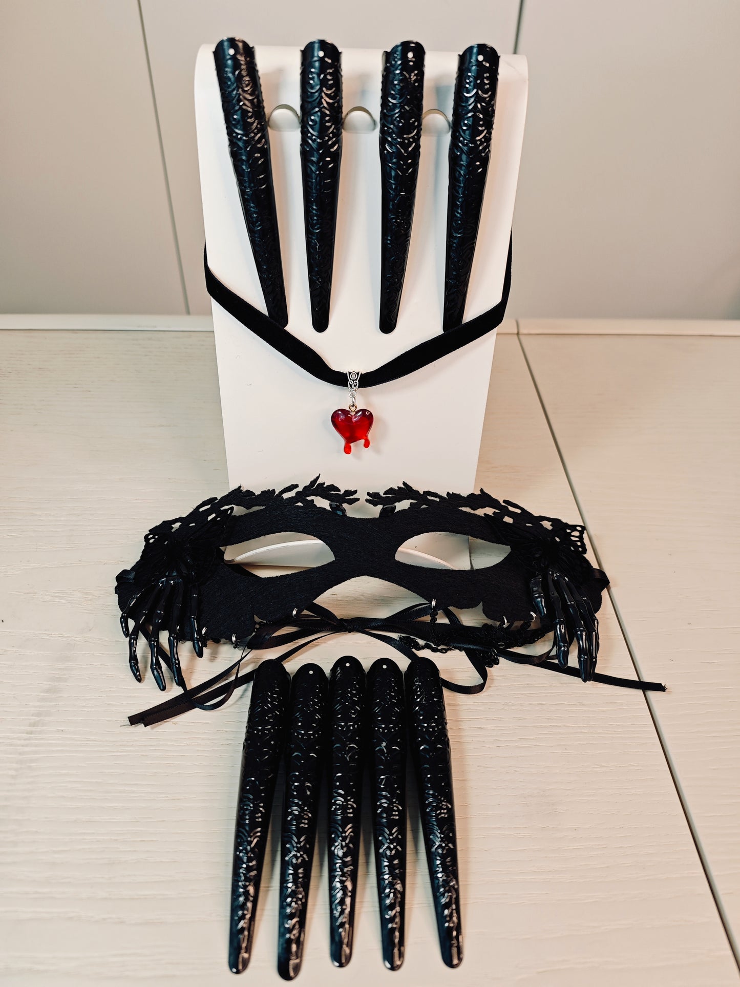 Gothic Vampire Queen 6-Piece Costume Set | Capelet, Horn Headpiece, Finger Claws, Lace Mask, Choker, Earrings | Evil Queen Halloween Cosplay